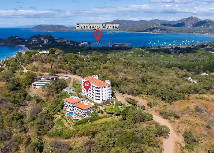 2 Bedroom Luxury Condo, Two Pools, Ocean Views Apartment *