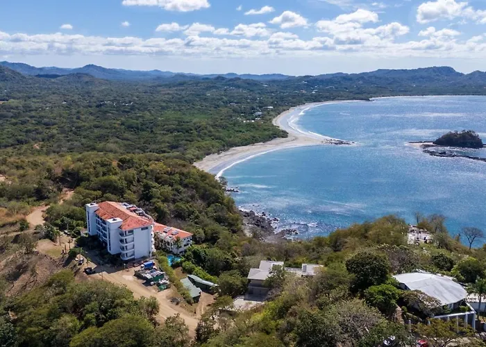 2 Bedroom Luxury Condo, Two Pools, Ocean Views *