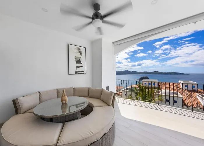 2 Bedroom Luxury Condo, Two Pools, Ocean Views Apartment