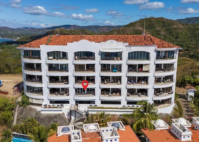 2 Bedroom Luxury Condo, Two Pools, Ocean Views Apartment *