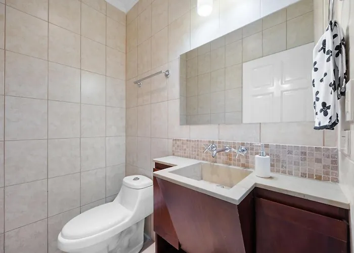 2 Bedroom Luxury Condo, Two Pools, Ocean Views Apartment