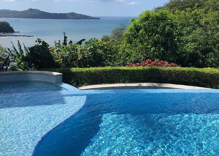 2 Bedroom Luxury Condo, Two Pools, Ocean Views